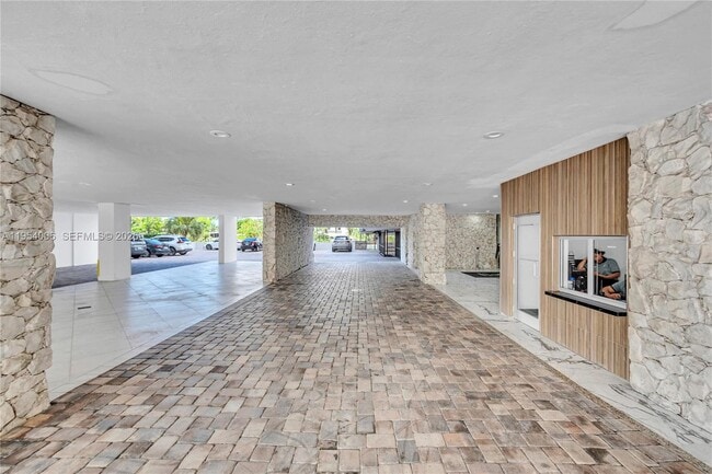 Building Photo - 11 Island Ave