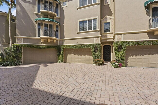 Building Photo - 921 Osceola Dr