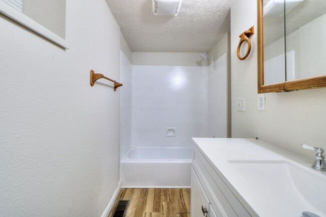 Building Photo - 311 Springville Duplex