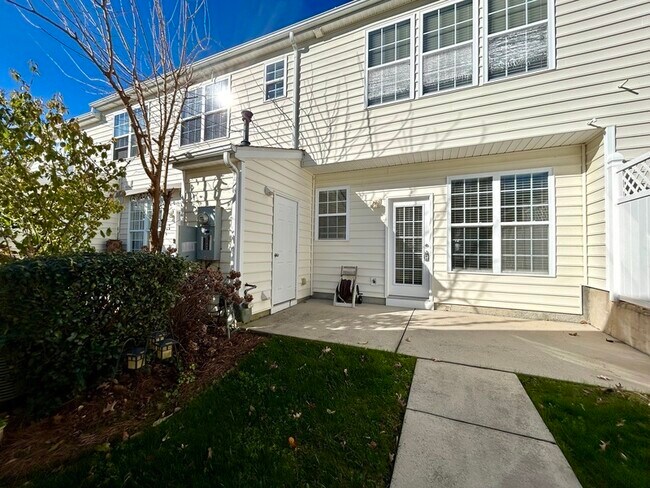 Building Photo - 1121 Drummond Ln