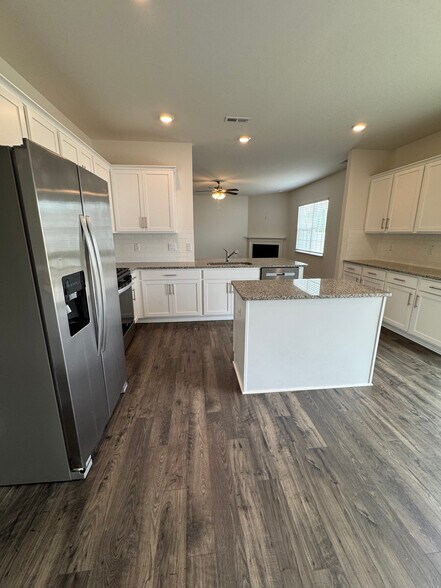 Kitchen - 406 Blue Aspen Dr