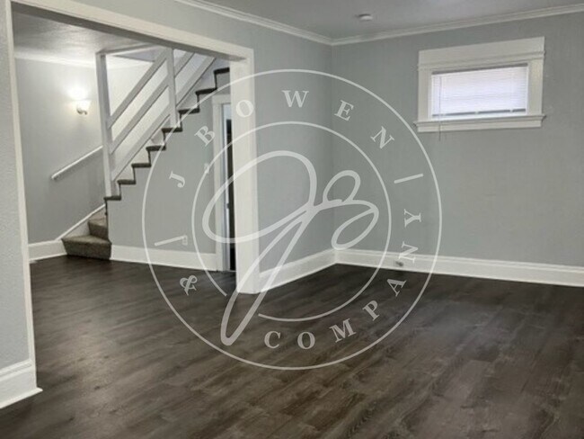 Building Photo - Beautiful 2 bedroom home in West Toledo