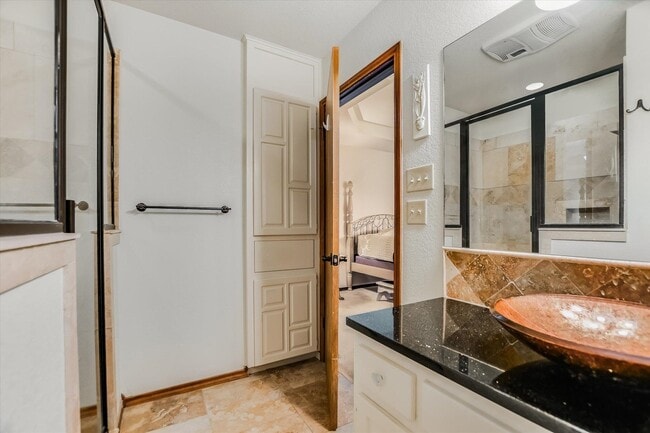 Building Photo - 603 Sunray