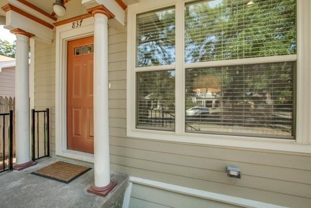 Building Photo - Beautiful, extensively renovated Historic Craftsman Triplex in North Oak Cliff
