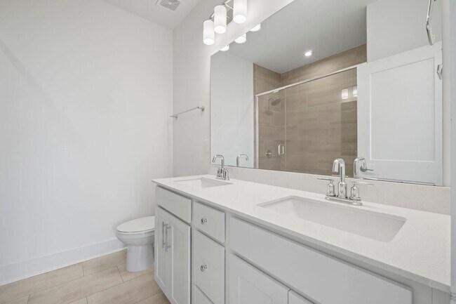 Building Photo - Prime Briar Creek Location – 3BR Townhome ...