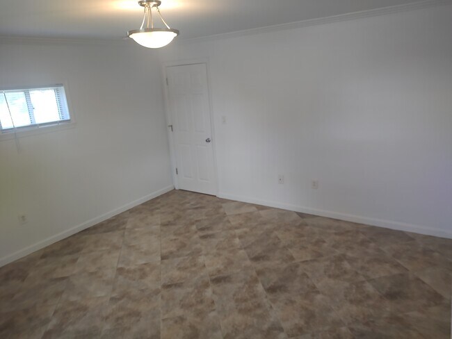 Master BR - 4011 Bandy Rd