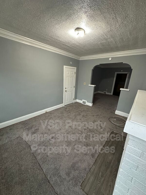 Building Photo - 3289 E 143rd St