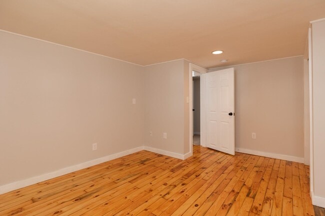 Building Photo - 400 Colonial Dr