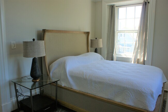 Queen-sized bedroom overlooking the backyard - 35 Coggeshall Ave