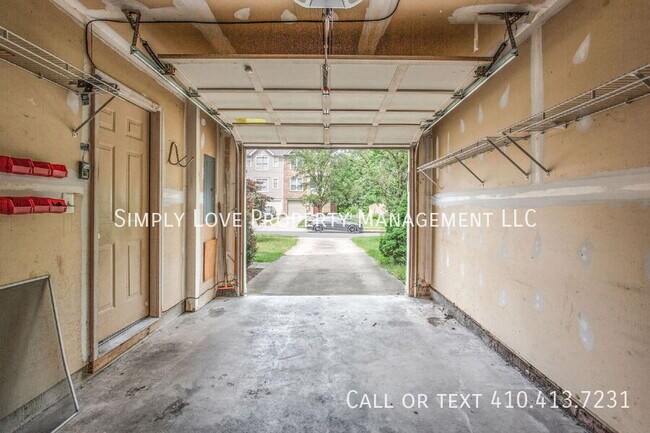 Building Photo - 2252 Commissary Cir
