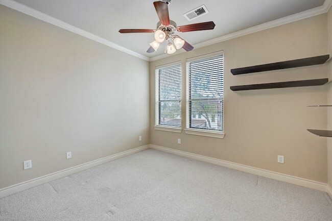 Building Photo - 8906 Lakeshore Bend Dr