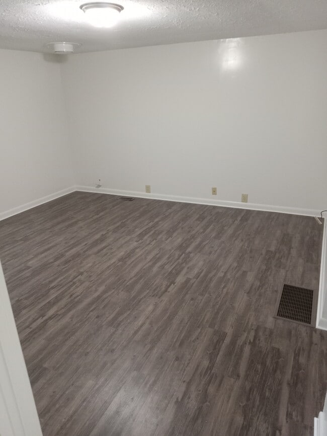 Building Photo - 929 3rd St