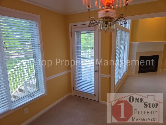 Building Photo - Beautiful 2 bedroom, 3 bathroom Villa in Overland Park!