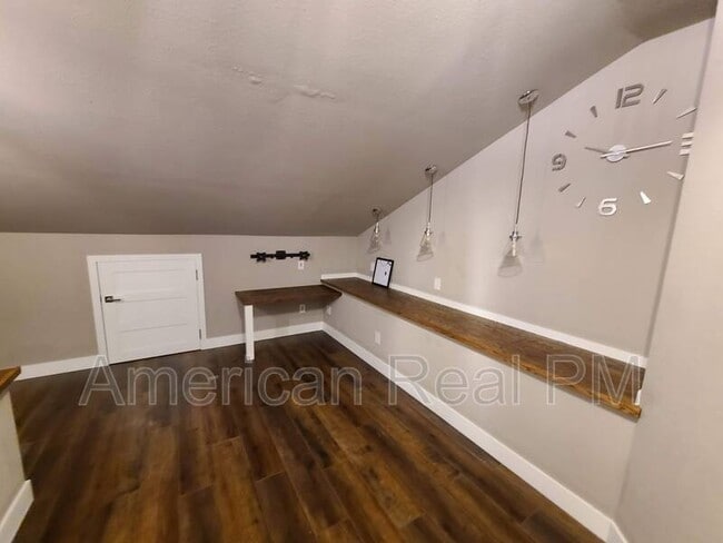 Building Photo - 3818 Mediterranean St
