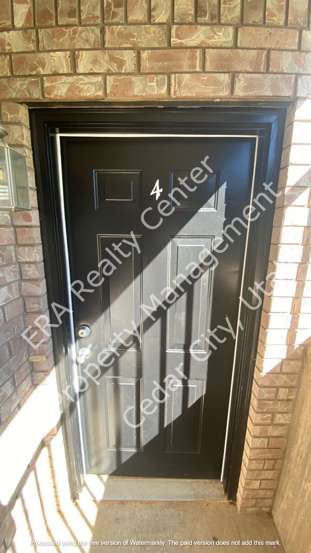 Building Photo - Move in Discount - 3 bedroom, 1 bathroom apartment in Parowan