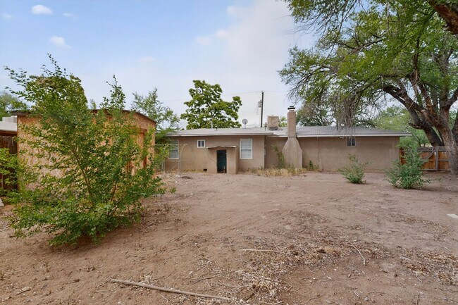 Building Photo - 1846 Henry Cir SW