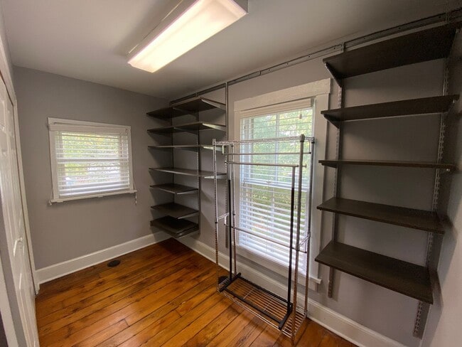 Building Photo - Italian Village home with Huge Yard