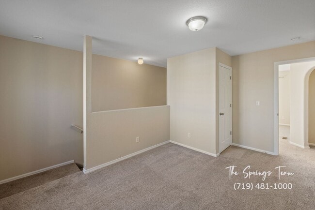 Building Photo - Charming 2BD/2.5BA Townhome with Attached ...