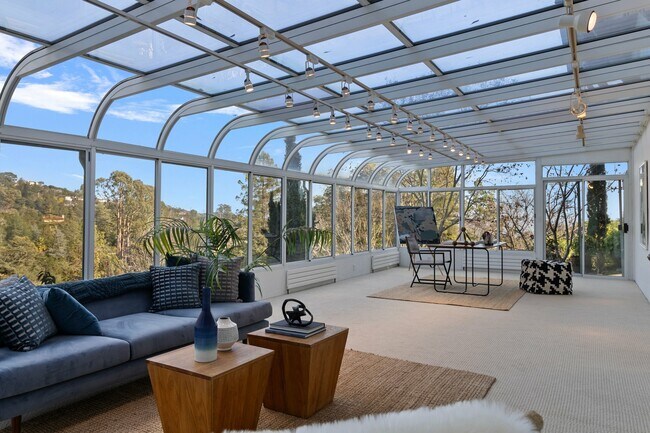 Building Photo - 344 Summit Ave