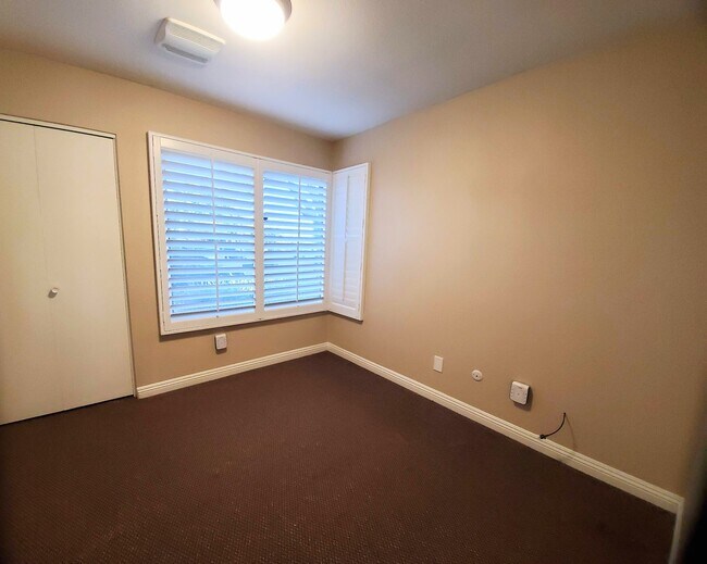 Building Photo - 2344 Hampstead Way