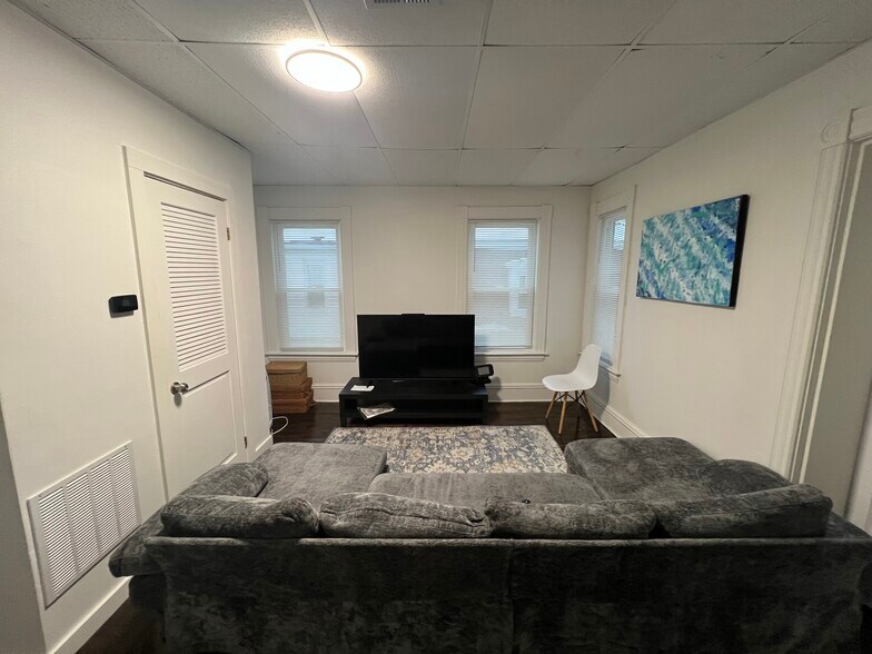 Building Photo - 25 Wyman St