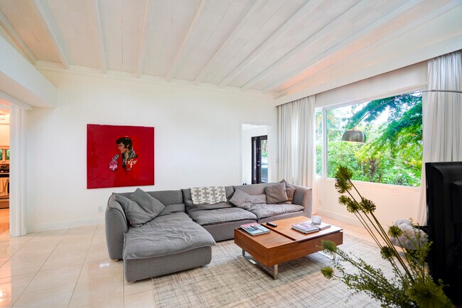 Building Photo - 216 32nd St