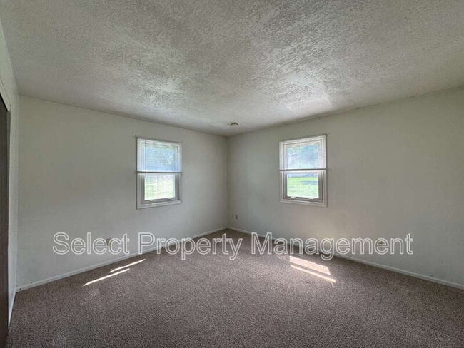 Building Photo - 4926 Vermont Ln