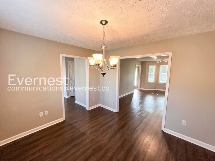 Building Photo - 608 Doral Pointe