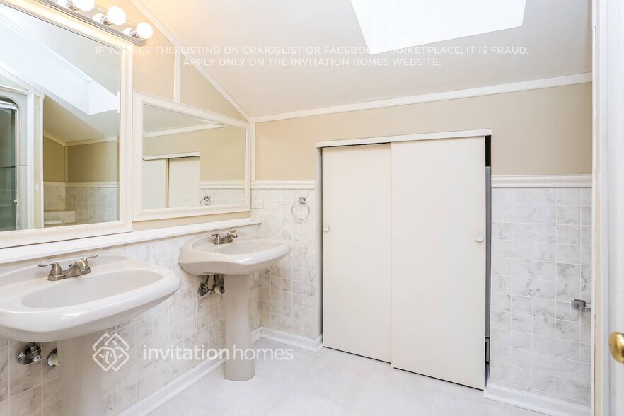 Building Photo - 14 Ross Ave