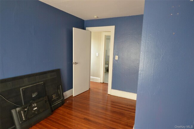 Building Photo - 181 Forrest Ave