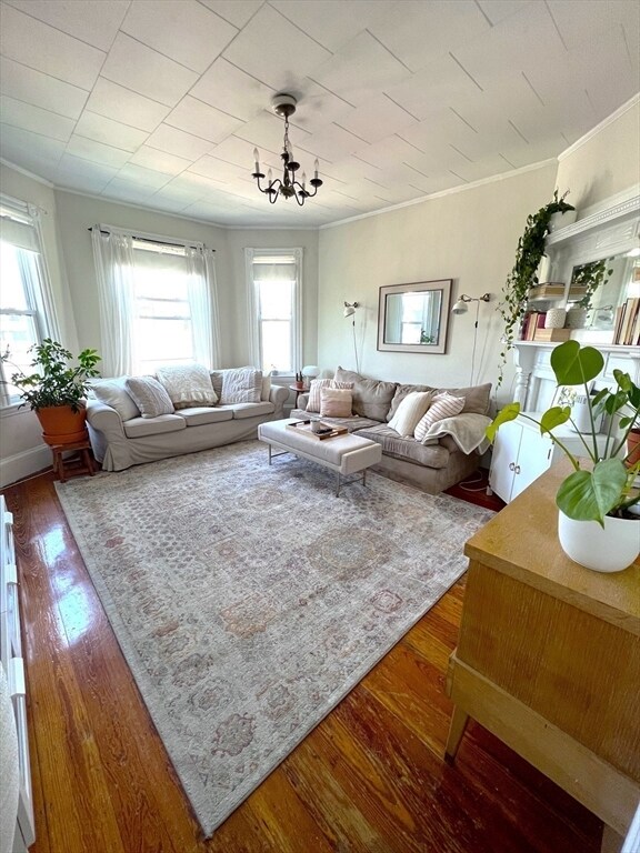 Building Photo - 667 E 8th St