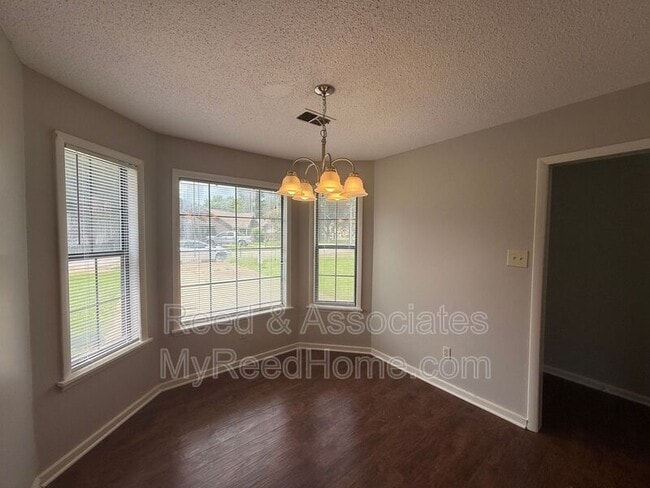 Building Photo - 6935 Hillindale Dr