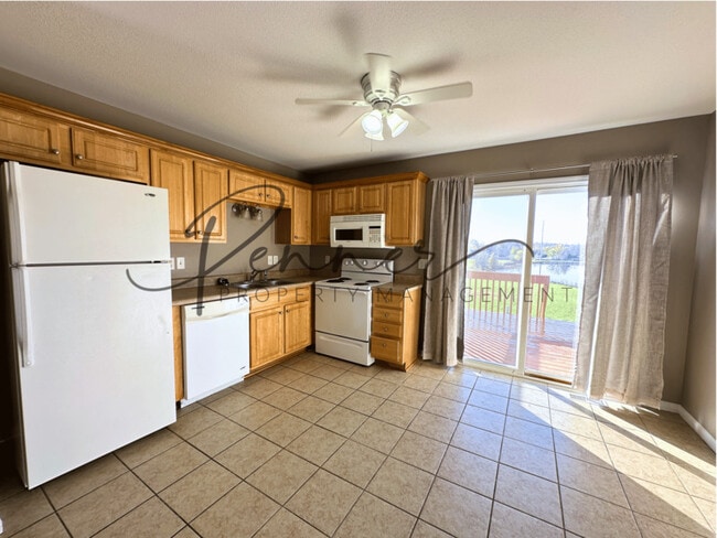 Building Photo - 1015 NW Willow Dr