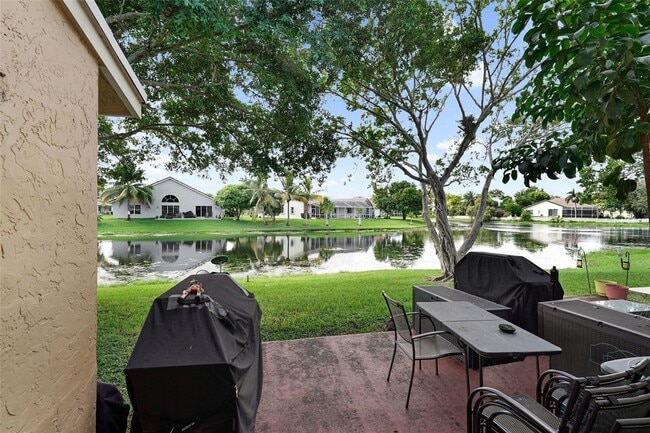 Building Photo - Beautiful Townhouse Pembroke Pines