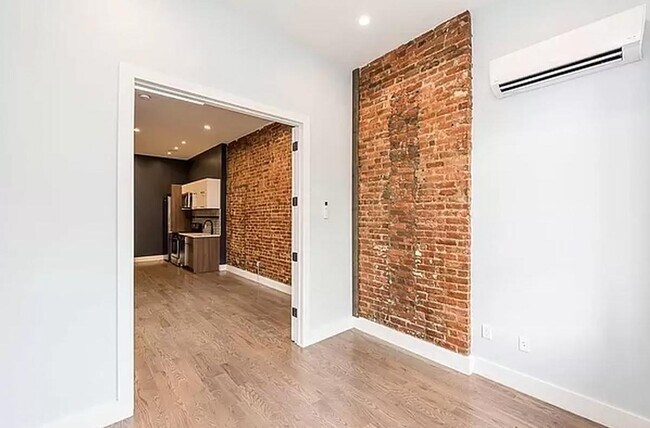 Building Photo - 360 Palmetto St