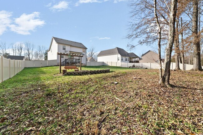 Building Photo - 3 Bed 2/2 Bath home nestled on an Acre of ...
