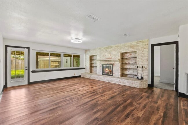 Building Photo - 826 Seacliff Dr