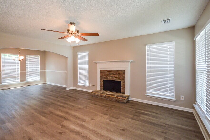 Building Photo - 260 Stone Ridge Way