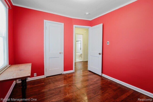 Building Photo - 3354 Monroe St