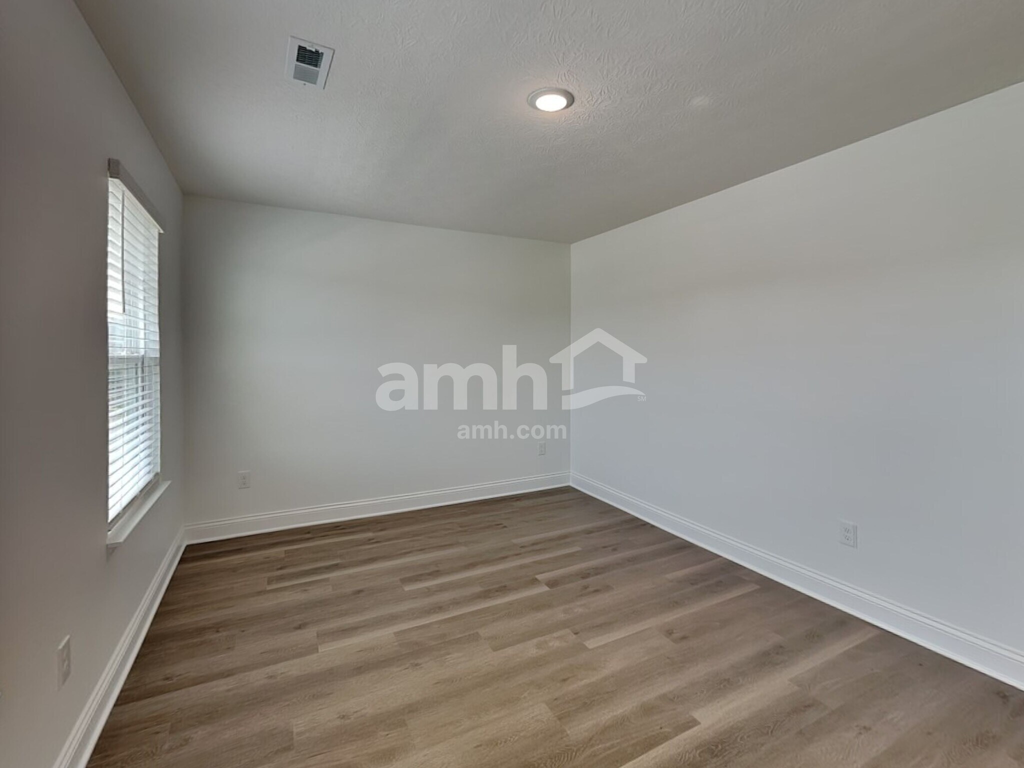 Building Photo - 405 Golden Maple Pl