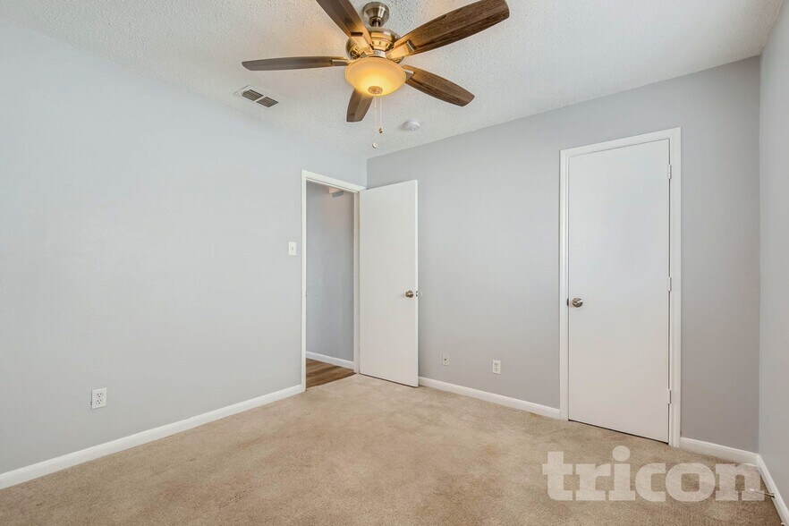 Building Photo - 1204 Crabtree Ct