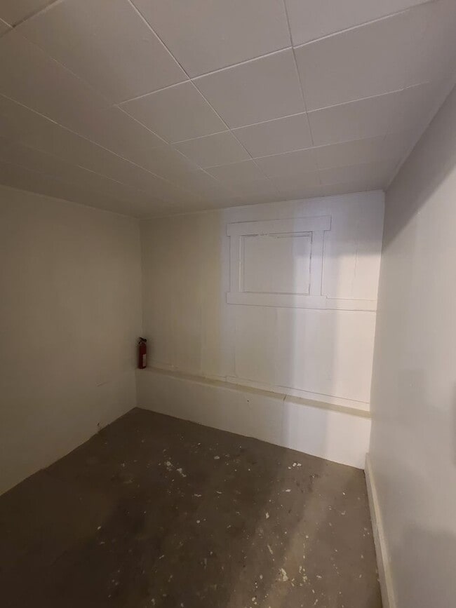 Building Photo - 137 Wunder St