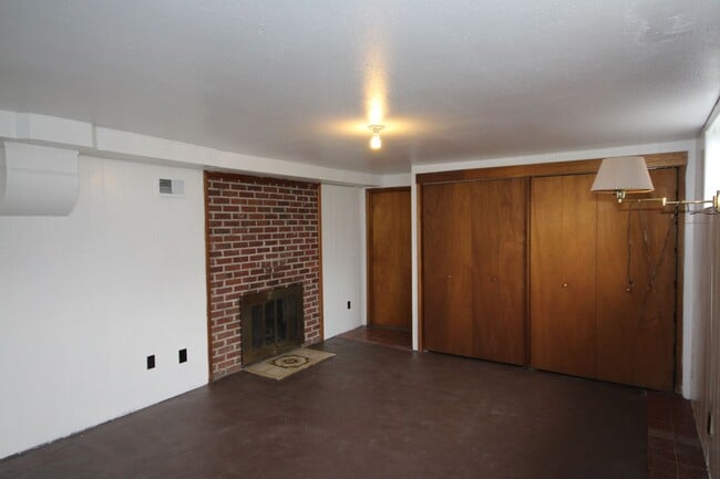 Building Photo - Browns Point Home With Amazing Views!