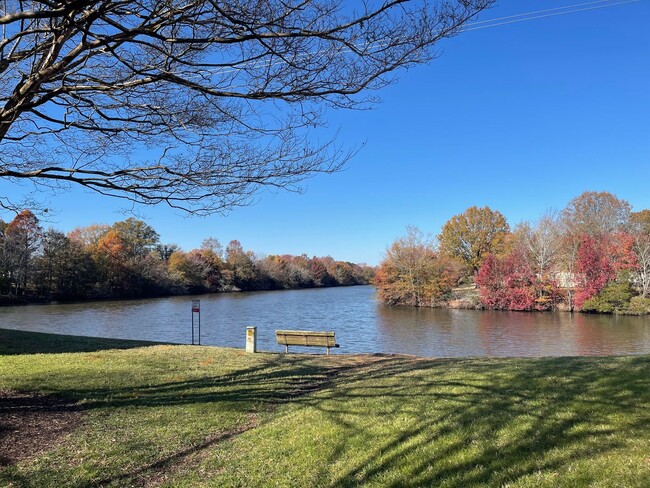 Building Photo - Stunning 2 story condo in Greenbrier!