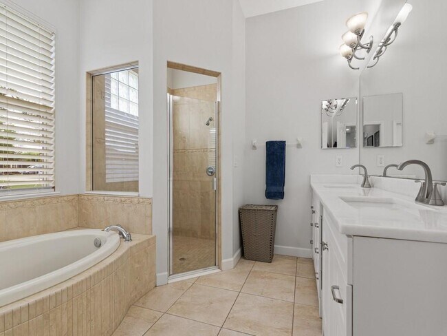 Building Photo - 6420 Parklane Ct