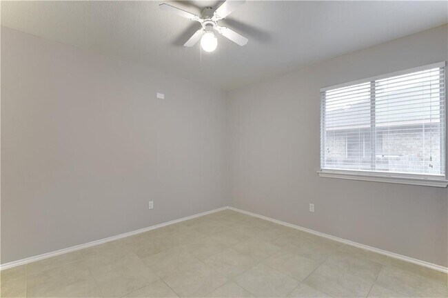 Building Photo - 1406 Royce Ln