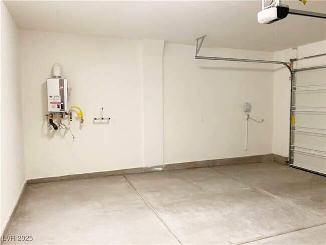 Building Photo - 1537 Bat Hawk St
