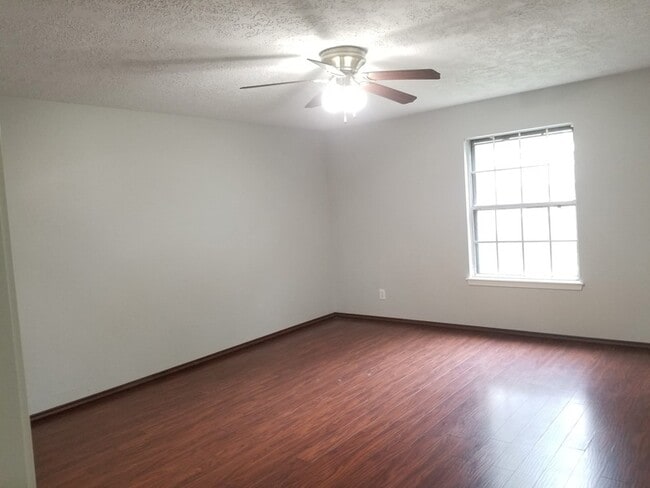 Building Photo - 3911 Brightwood Dr