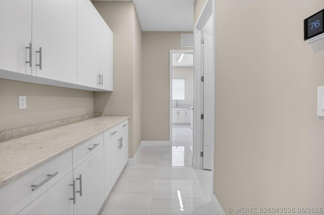 Building Photo - 17089 Rainbow Fls Trl