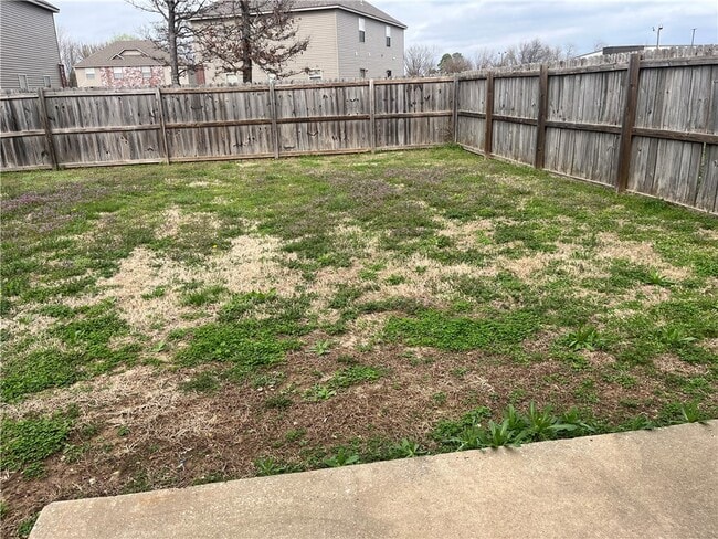 Building Photo - 903 W Post Rd